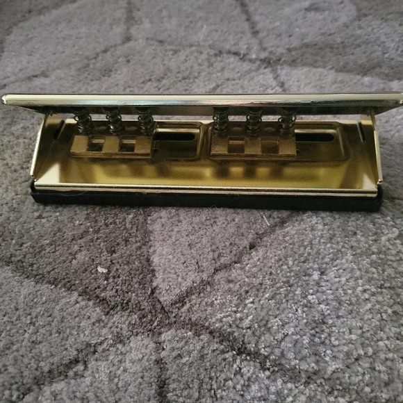 Gold Color Hole Puncher - Picture 2 of 2